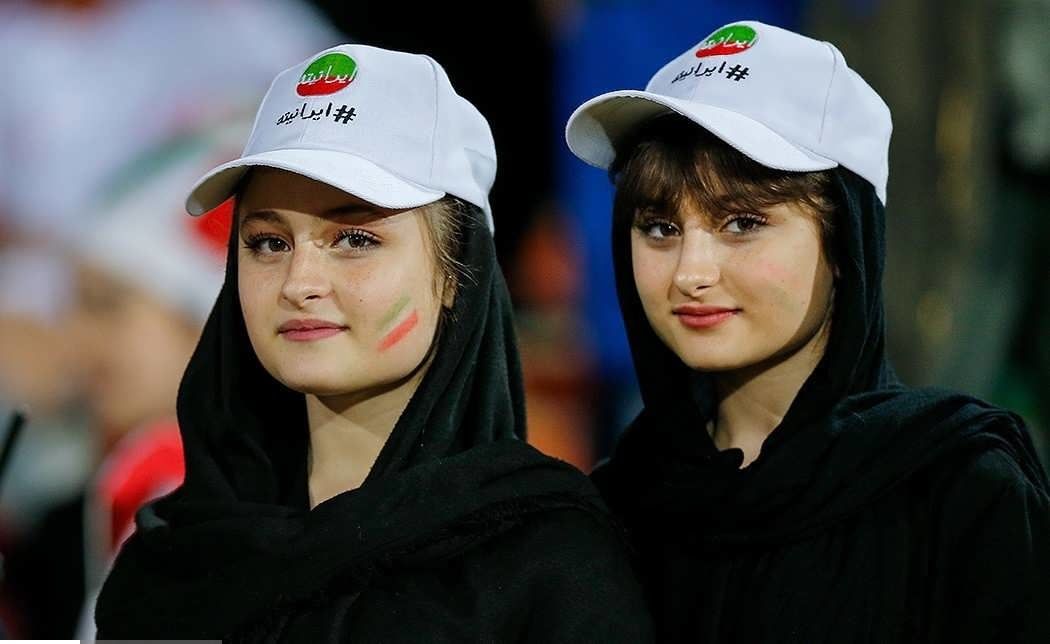 سارا و نیکا و فوتیال